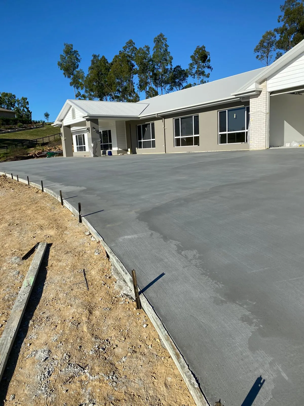 House driveway and apron