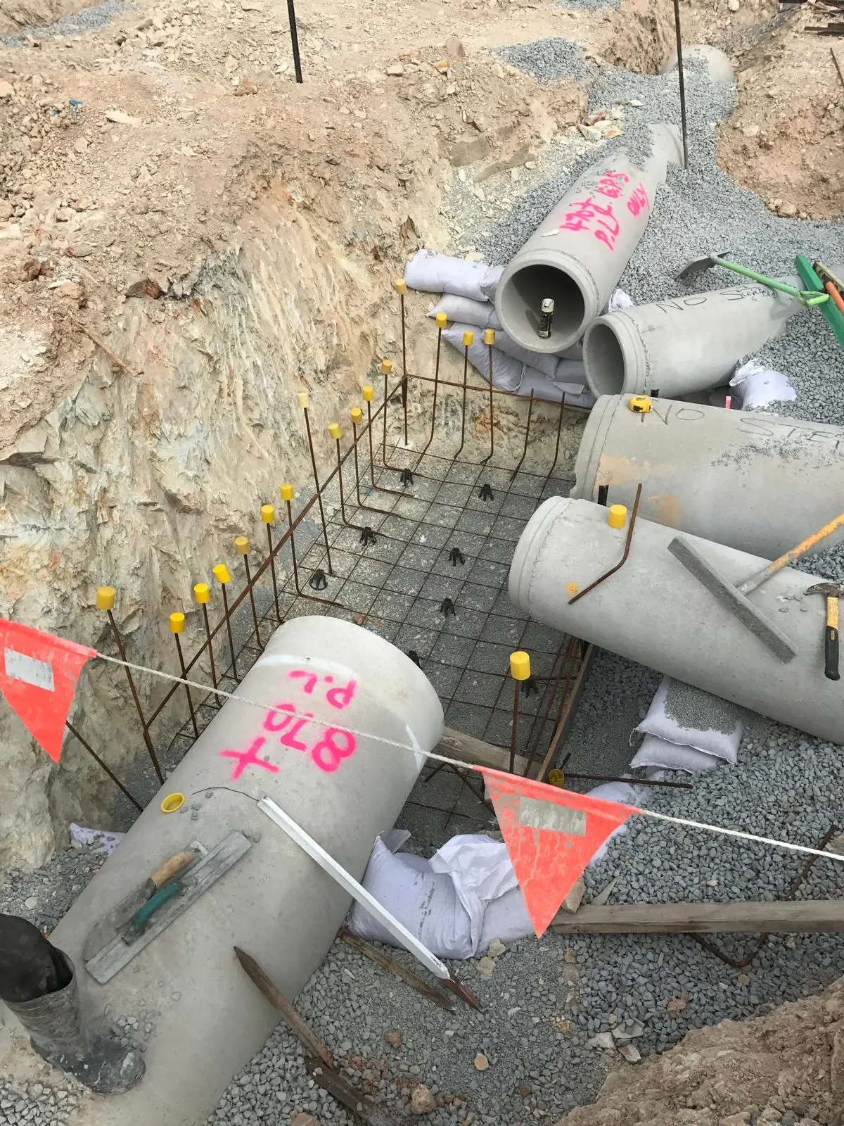 Stormwater pit with concrete pipes